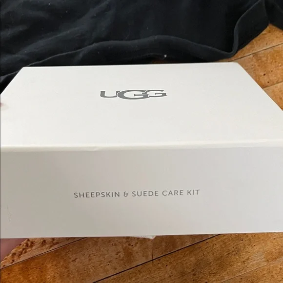 UGG Mini Bailey Bow II and Care Kit - Picture 5 of 9